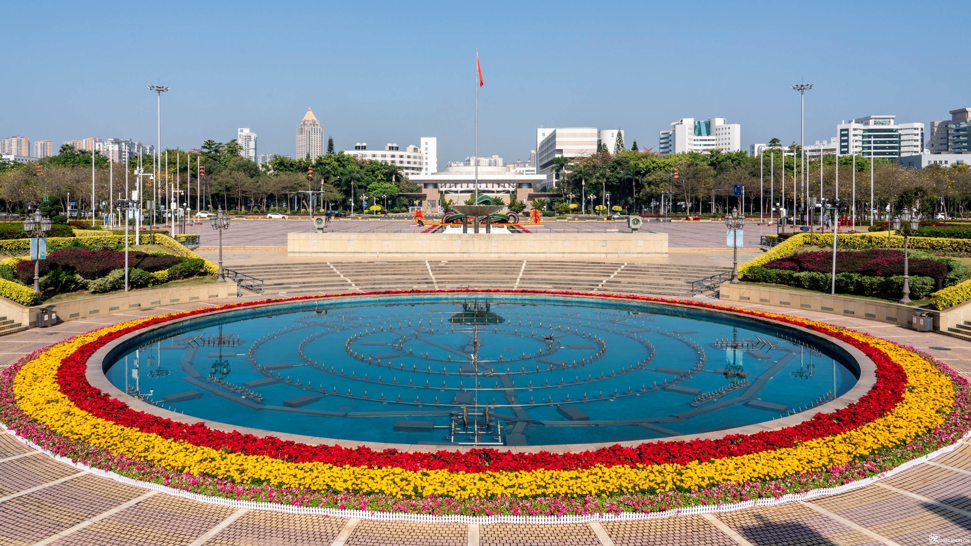 深圳龍城廣場(chǎng)地下室停車(chē)場(chǎng)